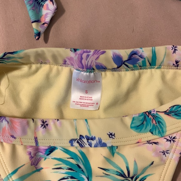 Bikini - Picture 3 of 7